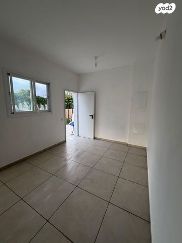 דו משפחתי, אלומות 9, ניצני עוז, ניצני עוז