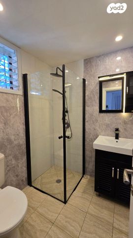 דירת גן, עזרא 10, נאות יהודית ונווה ארזים, חולון