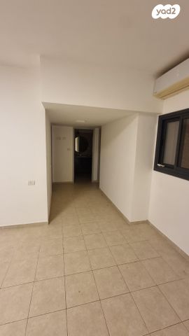 דירה, נוף הרים 3, רימונים, רימונים