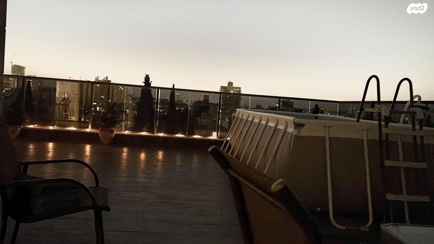 גג/ פנטהאוז, יהושע חנקין 37, אגרובנק, חולון