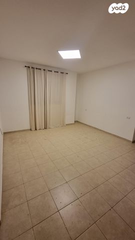 דירה, נוף הרים 3, רימונים, רימונים