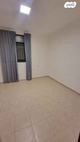 דירה, נוף הרים 3, רימונים, רימונים