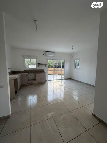 דו משפחתי, אלומות 9, ניצני עוז, ניצני עוז