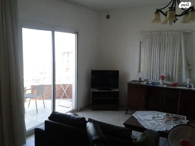 דירת גן, רקפת 32, בן גוריון, טבריה