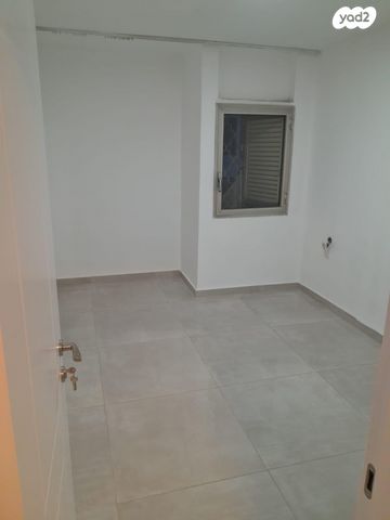 דירה, חיים לנדאו 1, בן גוריון, חולון