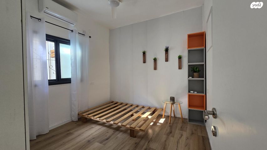 דירת גן, עזרא 10, נאות יהודית ונווה ארזים, חולון