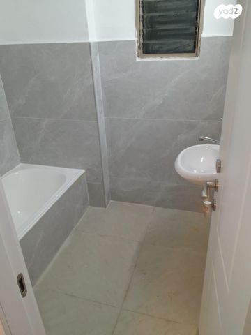 דירה, חיים לנדאו 1, בן גוריון, חולון