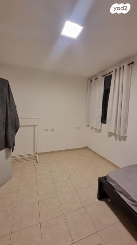 דירה, נוף הרים 3, רימונים, רימונים