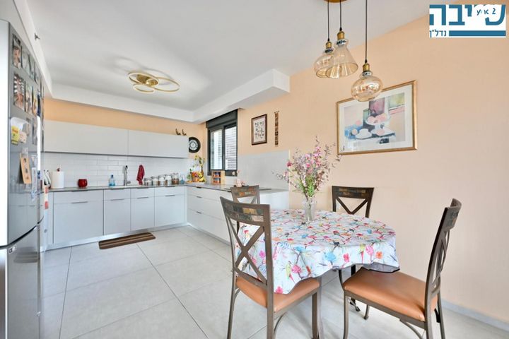 דירה, שדרות גלוסקין, רחובות