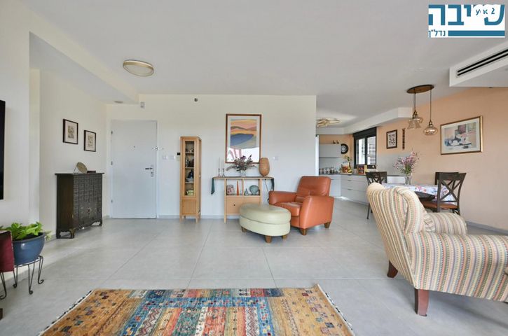 דירה, שדרות גלוסקין, רחובות