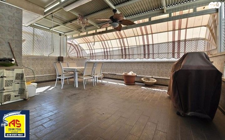 דופלקס, שמחה וילקומיץ', רחובות