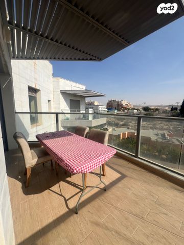 דירה, מיכאל הנגבי, רמות הרכס, באר שבע