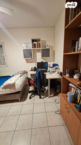 דירה, תנועות הנוער 9, נעורים, ראשון לציון