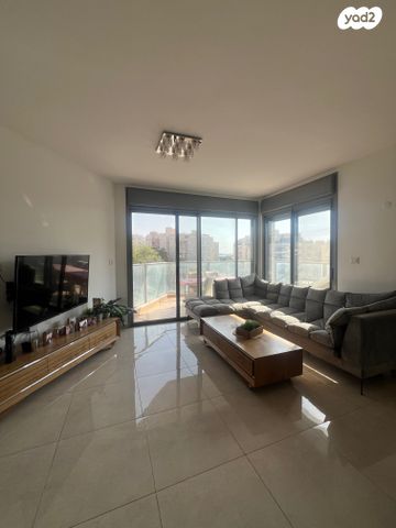 דירה, מיכאל הנגבי, רמות הרכס, באר שבע