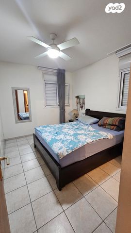 דירה, תנועות הנוער 9, נעורים, ראשון לציון