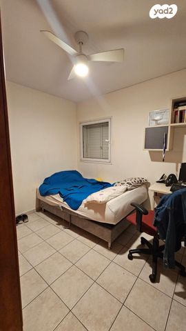 דירה, תנועות הנוער 9, נעורים, ראשון לציון