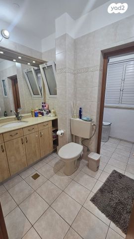 דירה, תנועות הנוער 9, נעורים, ראשון לציון