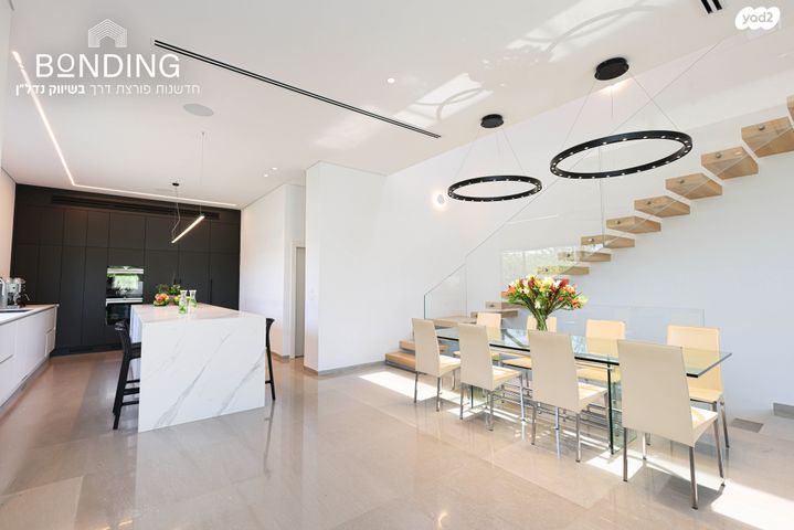 דו משפחתי, כינרת, קדימה צורן