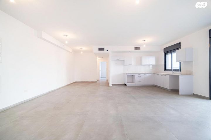 אבשלום גיסין 25