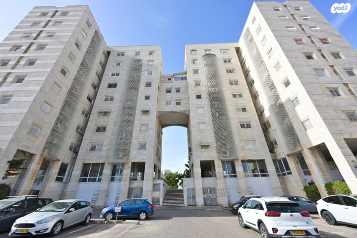 הרב זכריה מדאר 