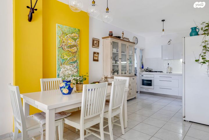 דירה, רחבעם זאבי, לב המושבה, נס ציונה