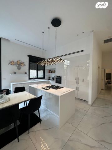 דירת גן, אוסישקין 10, נתניה