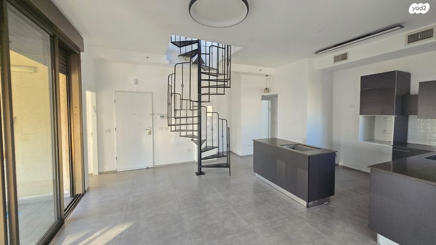 גג/ פנטהאוז, השר שפירא 44, בת ים