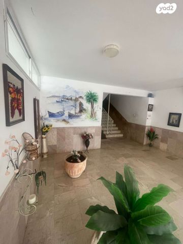 דירה, שלמה המלך, אחוזת כנרת, טבריה