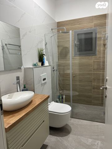 גג/ פנטהאוז, מבצע אנטבה 5, שמעון פרס/ האצטדיון, נהריה