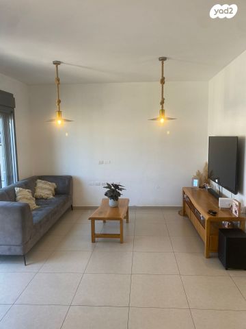 דירה, לוטם 29, הפרחים, חריש