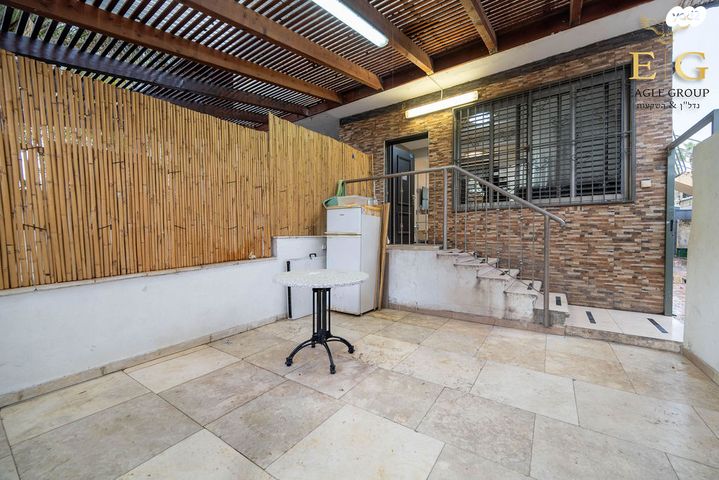 דירת גן, הפועל הצעיר, רחובות