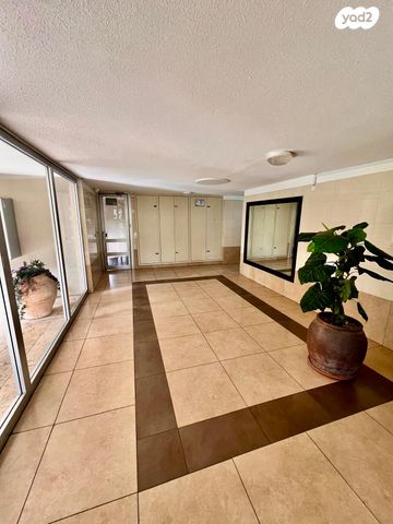 דירה, חיים לנדאו, בן גוריון, חולון