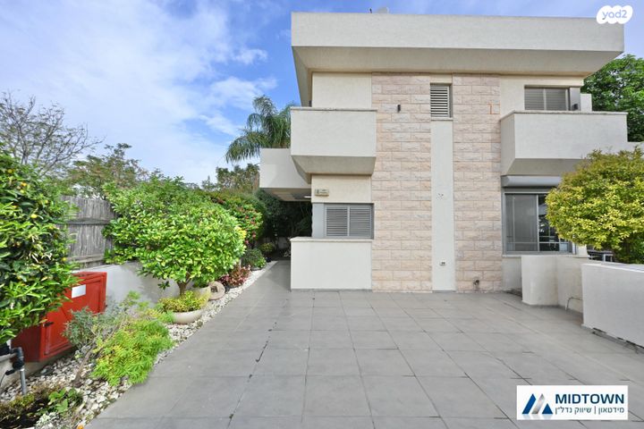 דו משפחתי, אז"ר 165, הפארק, כפר סבא