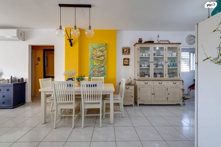 דירה, רחבעם זאבי, לב המושבה, נס ציונה