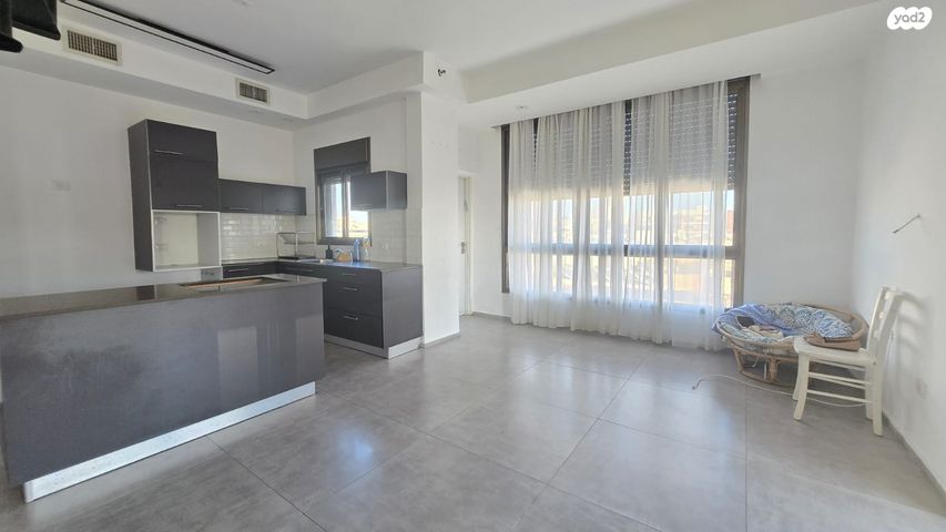 גג/ פנטהאוז, השר שפירא 44, בת ים