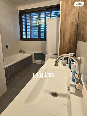 דירת גן, הרצליה הירוקה, נווה עובד, הרצליה