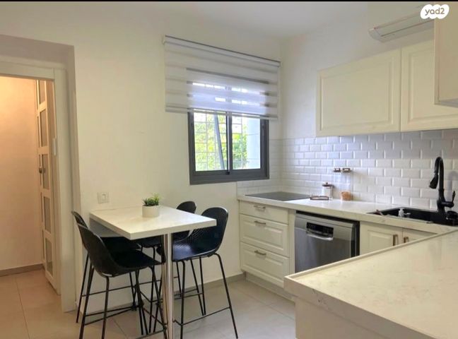 דירת גן, יבנה