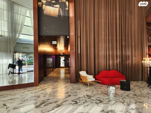 ניסים אלוני 21