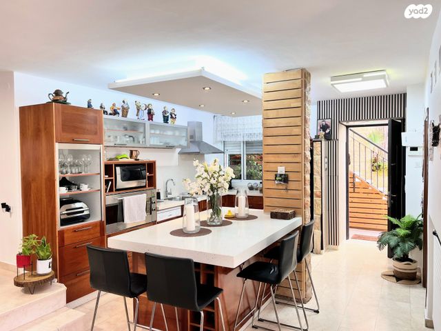 דירת גן, צביה ויצחק 54, גילה, ירושלים