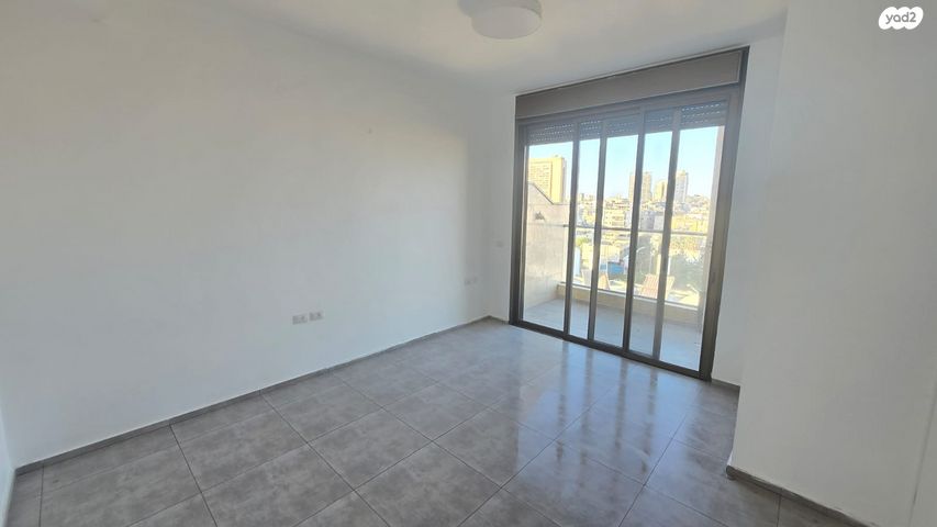 גג/ פנטהאוז, השר שפירא 44, בת ים