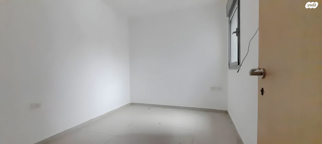 דירה, אנה פרנק, גדרה מזרח, גדרה