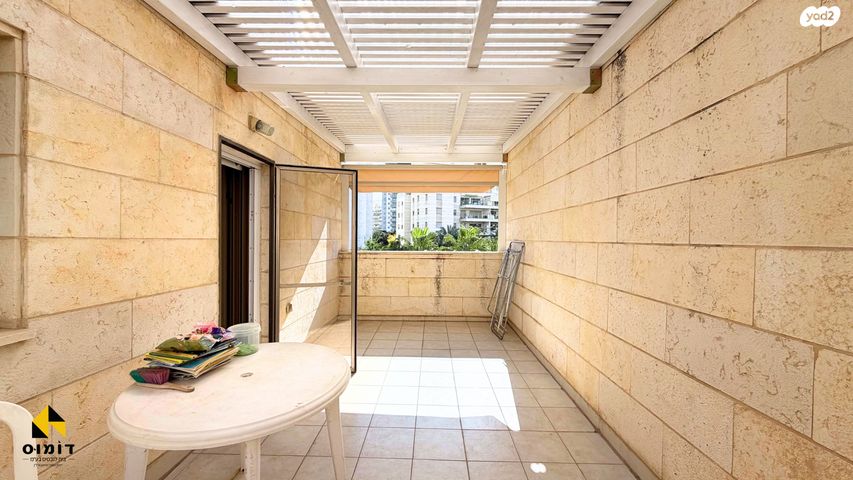 דירה, כרמל, אחוזת הנשיא, רחובות