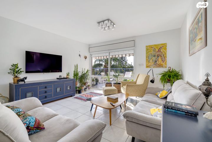 דירה, רחבעם זאבי, לב המושבה, נס ציונה