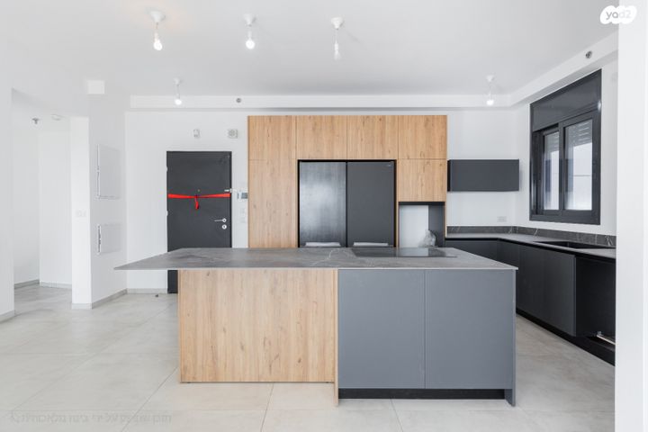 דירה, אמנון ליפקין שחק, נוף הטיילת, נתניה