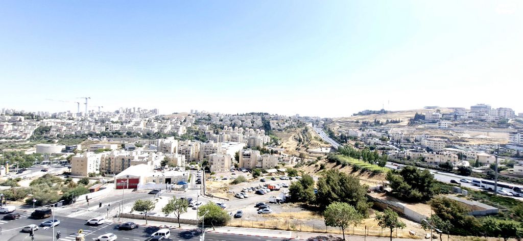 גג/ פנטהאוז, פרופ' יום טוב עסיס, פסגת זאב, ירושלים