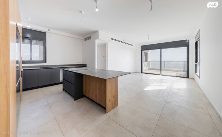 דירה, אמנון ליפקין שחק, נוף הטיילת, נתניה