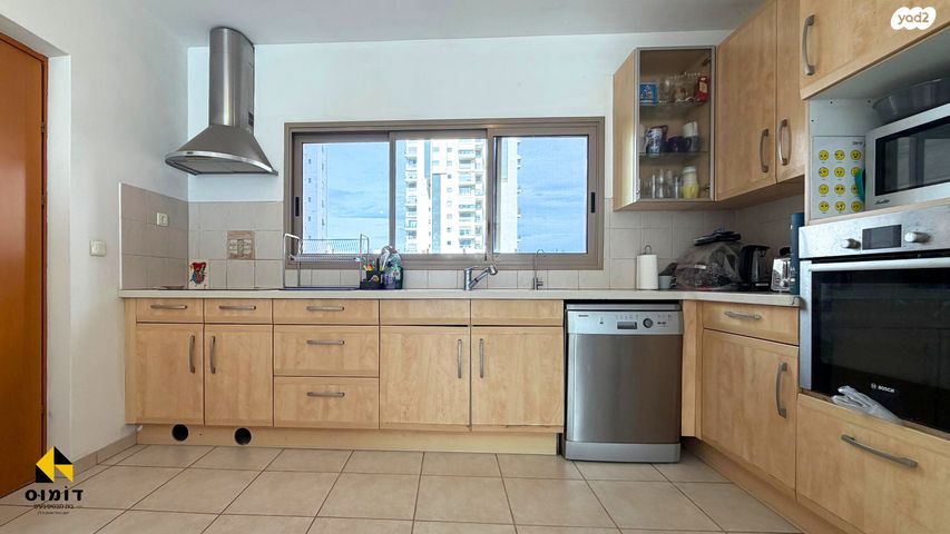 דירה, כרמל, אחוזת הנשיא, רחובות