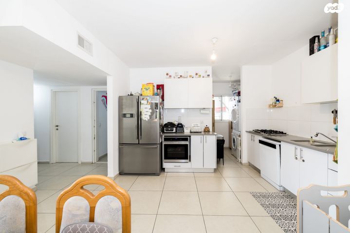 דירה, שבט יהודה, אחיסמך, לוד