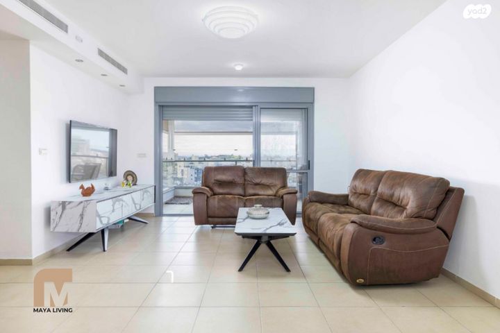 דירה, הנחל, יבנה