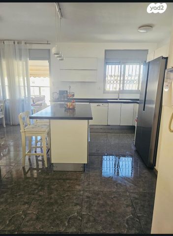 דירה, דרך רזיאל, צפון מזרח מרכז העיר, נתניה